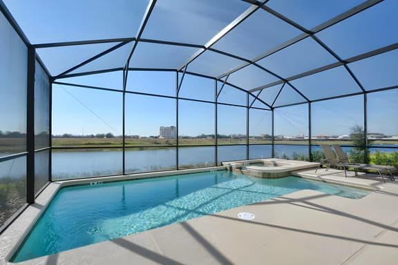 6 Bedrooms / 5 Bathrooms / Storey Lake (4763KC)