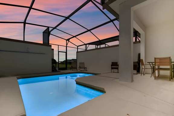 4 Bedrooms/ 3 Bathrooms/ Storey Lake (4863 RC)