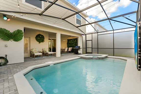 6 Bedrooms / 4.5 Bathrooms / Windsor Cay (15890CC)