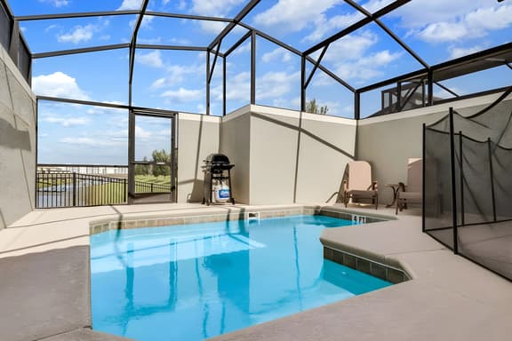 5 Bedrooms/ 4 Bathrooms/ Storey Lake (4956 WA)