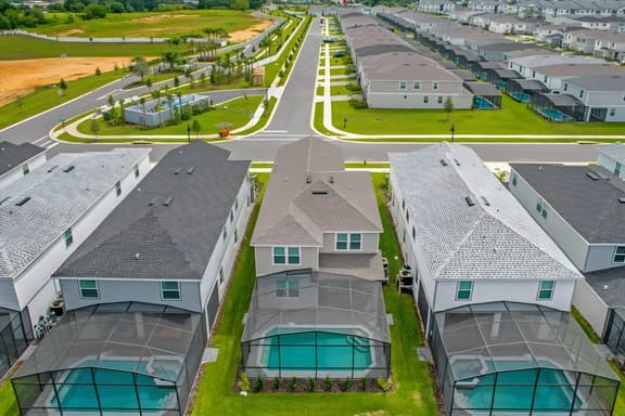 5 Bedrooms/ 4 Bathrooms/ Windsor Cay (1289 ER)