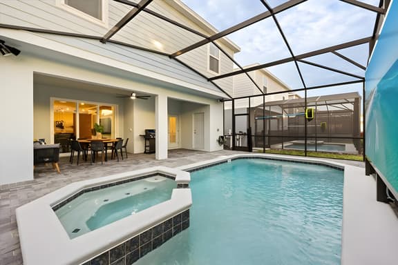 7 Bedrooms / 5.5 Bathrooms / Windsor Cay (15886CC)