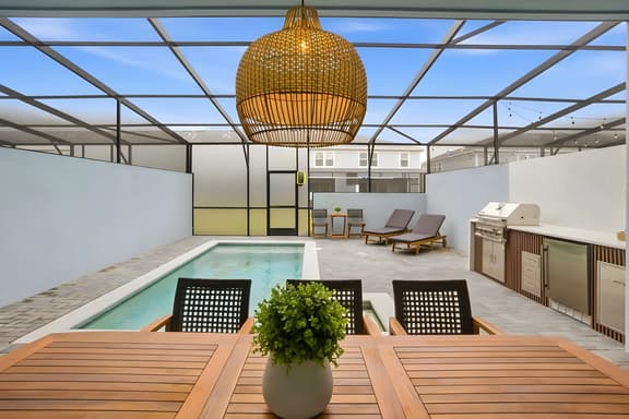 5 Bedroom/ 4.5 Bathrooms/ Windsor Cay (16198CC)
