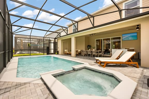 10 Bedrooms/ 8 Bathrooms/ Windsor Cay (15770 CC)