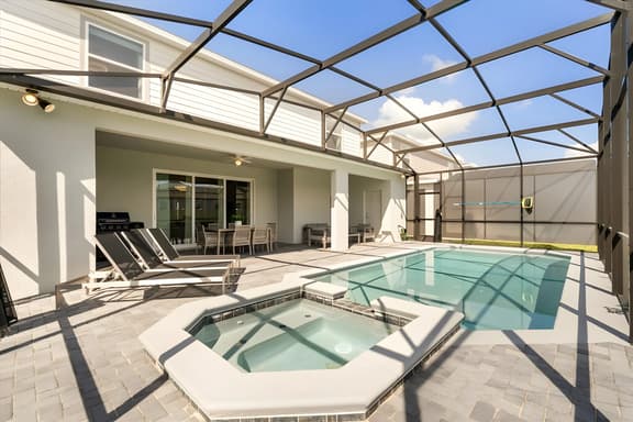10 Bedrooms / 8 Bathrooms / Windsor Cay (16191CC)