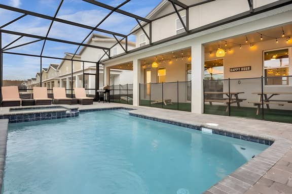 9 Bedrooms / 5 Bathrooms / Storey Lake (4272 PW)