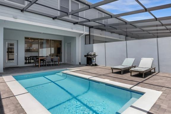5 Bedrooms/4.5 Bathrooms Windsor Westside(2413 DS)