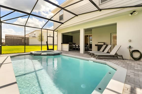 7 Bedrooms / 5.5 Bathrooms / Windsor Cay (15898CC)