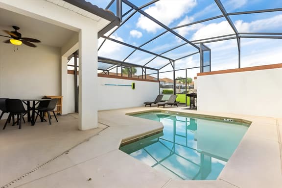 4 Bedrooms / 3 Bathrooms / Champions Gate (1576SW)