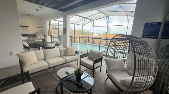 7 Bedrooms / 5.5 Bathrooms / Windsor Cay (15843CC)