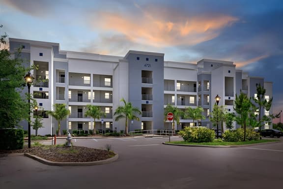 2 Bedroom / 2 Bathroom Storey Lake (4721-203 CT)
