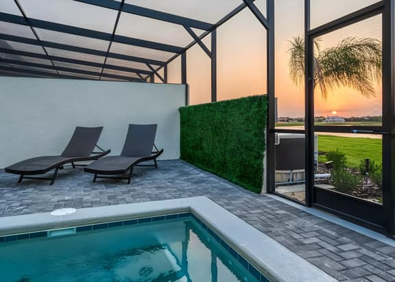 5 Bedrooms/ 4 Bathrooms/ Solterra (7553 OS)