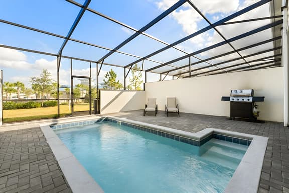 5 Bedrooms/ 4.5 Bathrooms/ Windsor Island (931 PD)