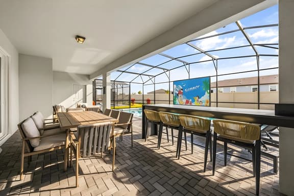 10 Bedrooms / 8 Bathrooms / Windsor Cay (16199CC)