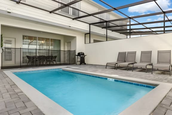 5 Bedroom/4 Bathroom Windsor Island (112 JW)