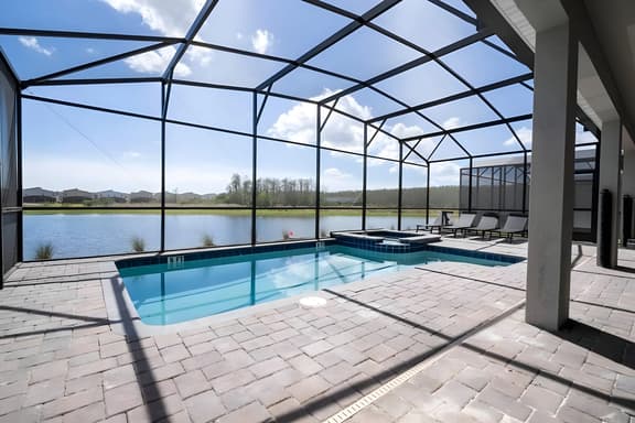 9 Bedrooms / 5 Bathrooms / Storey Lake (4320PW)