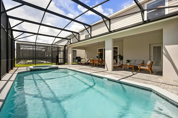 8 Bedrooms / 6 Bathrooms / Windsor Cay (15910CC)