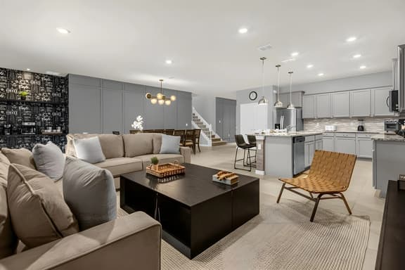 10 Bedrooms/ 8 Bathrooms/ Windsor Island (4133 LA)