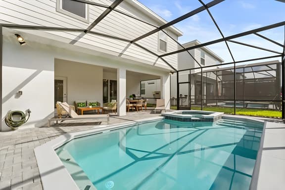 7 Bedrooms / 5 Bathrooms / Windsor Cay (15879CC)