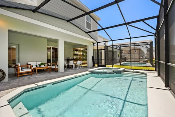 7 Bedrooms / 5.5 Bathrooms / Windsor Cay (15952CC)