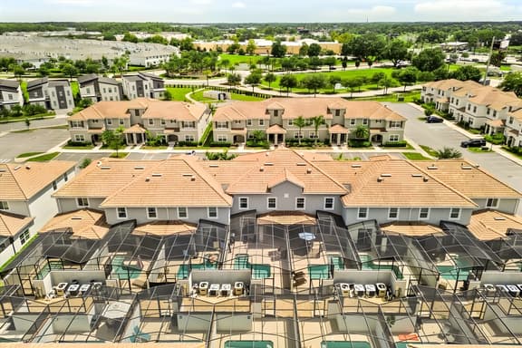 4 Bedrooms / 3 Bathrooms / Storey Lake (4831DS)