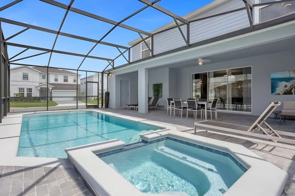 10 Bedrooms/ 8 Bathrooms/ Windsor Island (4481 KR)