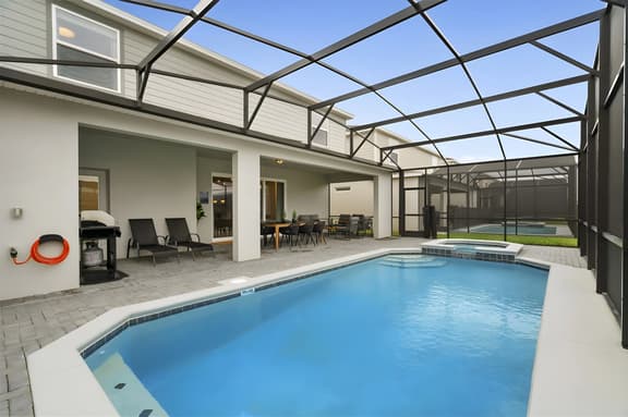 10 Bedrooms/ 8 Bathrooms/ Windsor Cay (16276 SK)