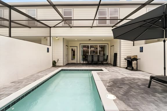 5 Bedrooms / 4.5 Bathrooms / Windsor Cay (16125PF)