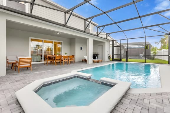 10 Bedrooms/ 8 Bathrooms/ Windsor Cay(16299SK)
