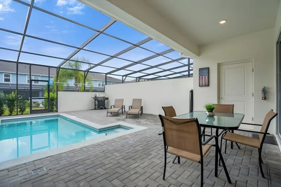 5 Bedrooms / 4.5 Bathrooms / Solterra (7432 OL)