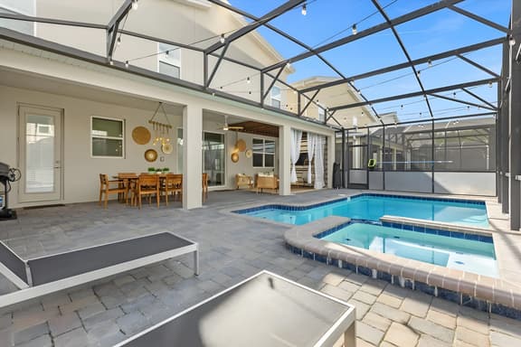 9 Bedrooms / 5 bathrooms / Storey Lake (4571NL)