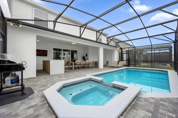 8 Bedrooms/ 6 Bathrooms/ Windsor Cay (16264 SM)
