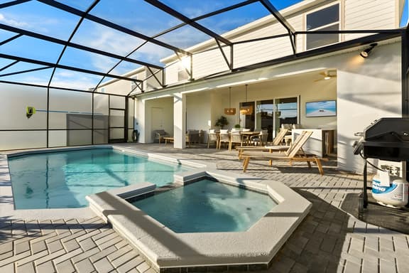 10 Bedrooms/ 8 Bathrooms/ Windsor Cay (16219 CC)