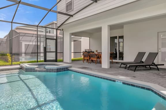 7 Bedrooms/ 5 Bathrooms/ Windsor Cay(1285ER)