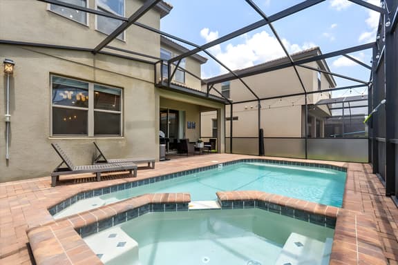 5 Bedrooms / 4 Bathrooms / Solterra (5489MO)