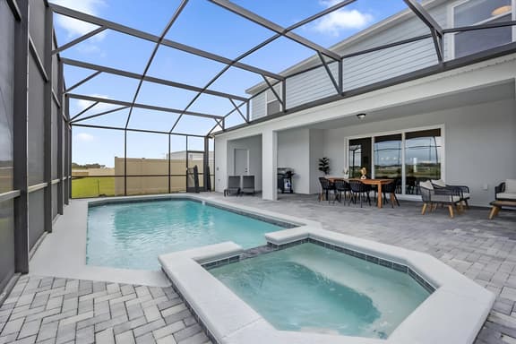 10 Bedrooms/ 8 Bathrooms/ Windsor Cay (16024 SC)