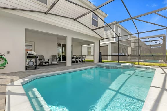6 Bedrooms/ 4.5 Bathrooms/ Solterra (7211 OL)