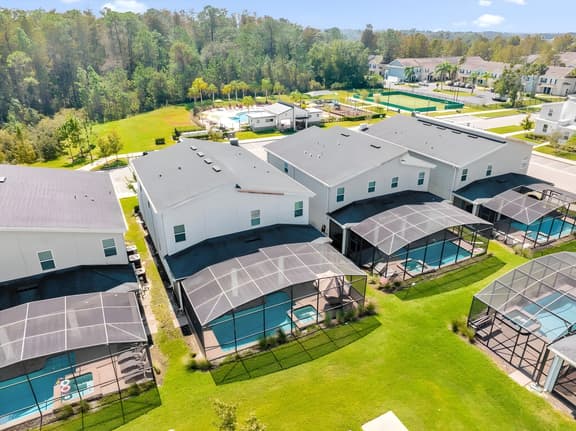 9 Bedrooms / 5 Bathrooms / Storey Lake (4629 TB)