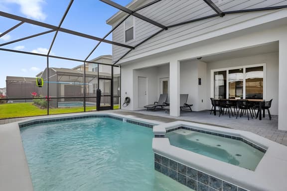 7 Bedrooms / 5.5 Bathrooms / Windsor Cay (16203TW)