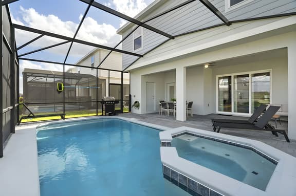 7 Bedrooms/ 5.5 Bathrooms/ Windsor Cay(16200SK)