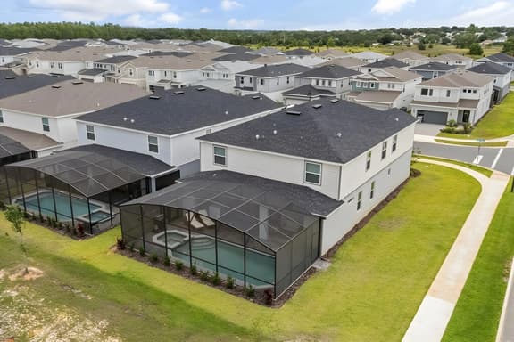 10 Bedrooms / 8 Bathrooms / Windsor Cay (16005CC)