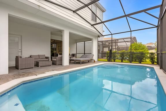 7 Bedrooms/ 5.5 Bathrooms Windsor Westside(2476)