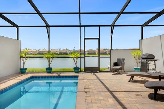 5 Bedrooms/ 4.5 Bathrooms/Windsor Westside(8874GC)