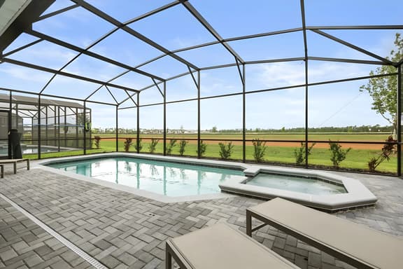 10 Bedrooms / 8 Bathrooms / Windsor Cay (15973CC)