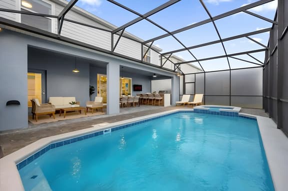 10 Bedrooms/ 8 Bathrooms/ Windsor Cay (16252 SM)