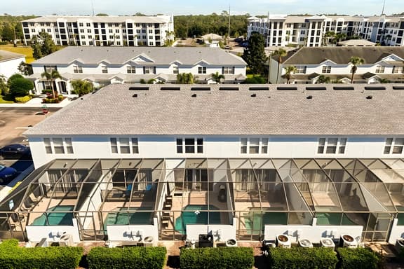 3 Bedrooms/ 3 Bathrooms/ Windsor Hills (2570 ML)