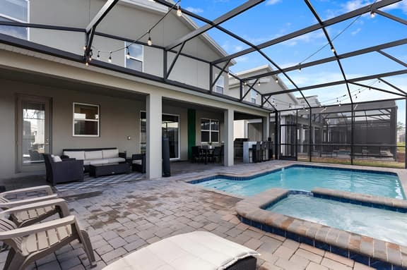 7 Bedrooms / 5 Bathrooms / Storey Lake (4529TB)