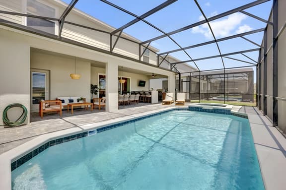 10 Bedrooms / 8 Bathrooms / Windsor Cay (15977CC)