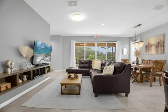 5 Bedrooms/ 5.5 Bathrooms/ Solterra (4671 TD)