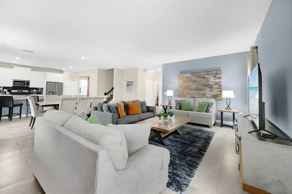 6 Bedrooms / 6 Bathrooms / Storey Lake (4633TB)